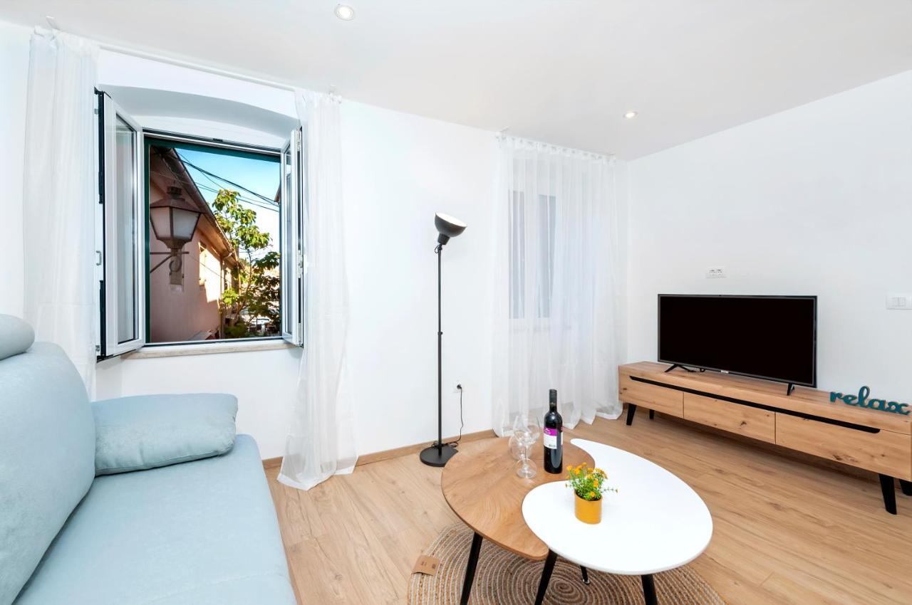 Otto Apartment With Sea View And Parking Rovinj Luaran gambar