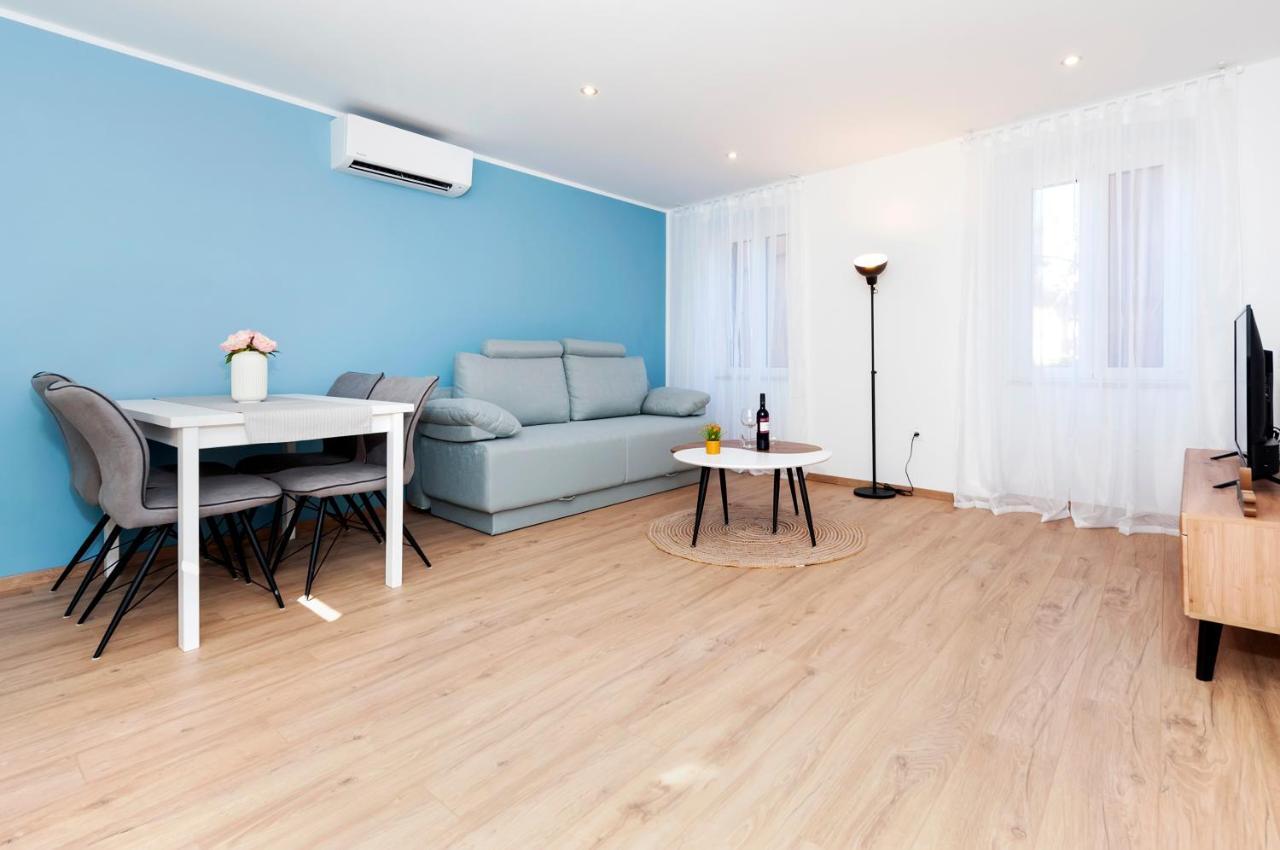 Otto Apartment With Sea View And Parking Rovinj Luaran gambar