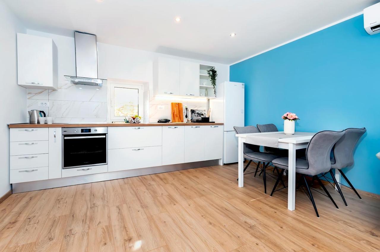 Otto Apartment With Sea View And Parking Rovinj Luaran gambar