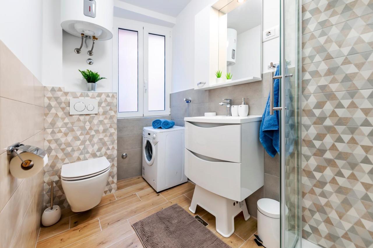 Otto Apartment With Sea View And Parking Rovinj Luaran gambar