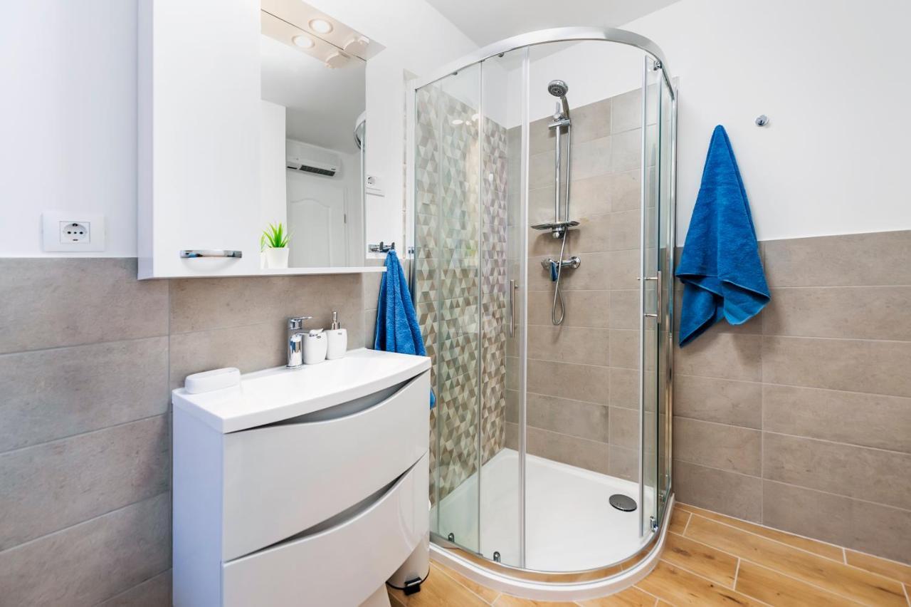 Otto Apartment With Sea View And Parking Rovinj Luaran gambar